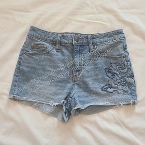 ❤️GUC Universal Thread Floral Embroidered High Rise Shortie Cutoff Denim Short 2